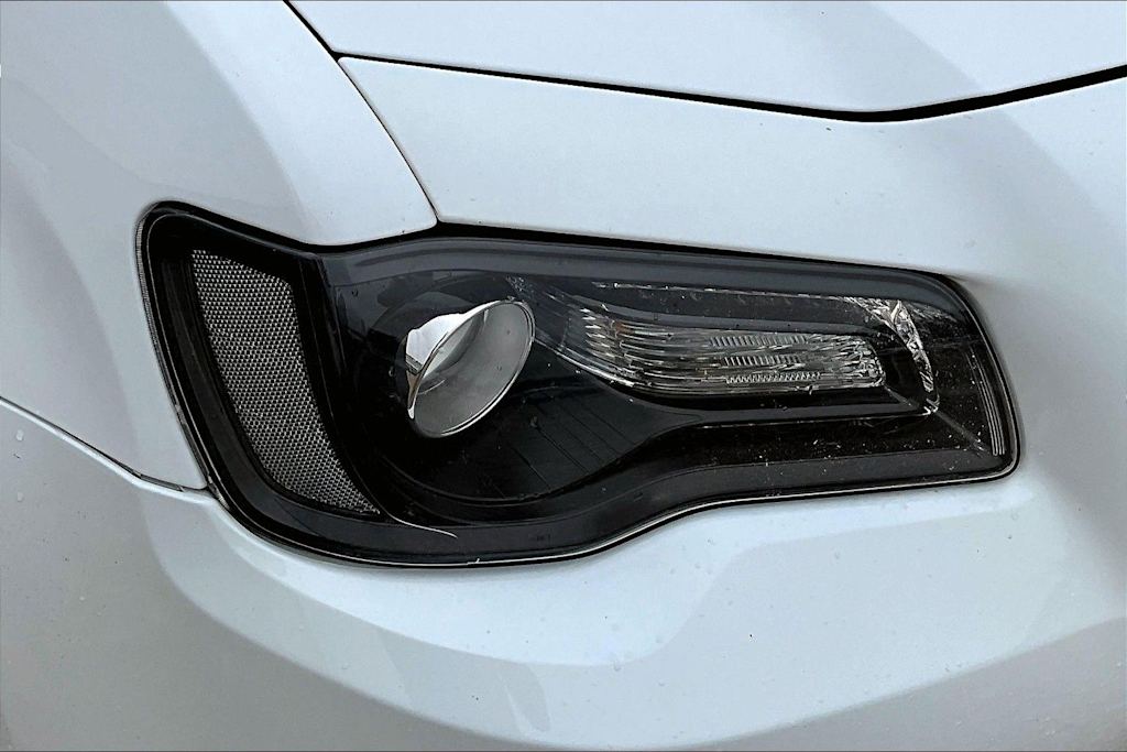 Thumbnail: 2022 Chrysler 300 - 31