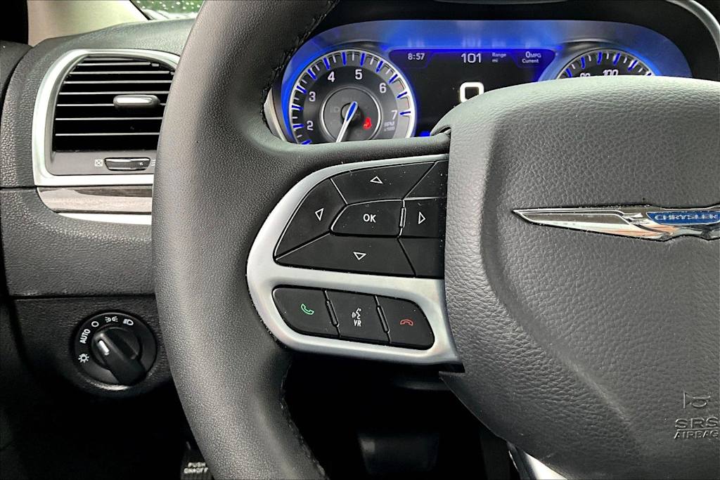 Thumbnail: 2022 Chrysler 300 - 24