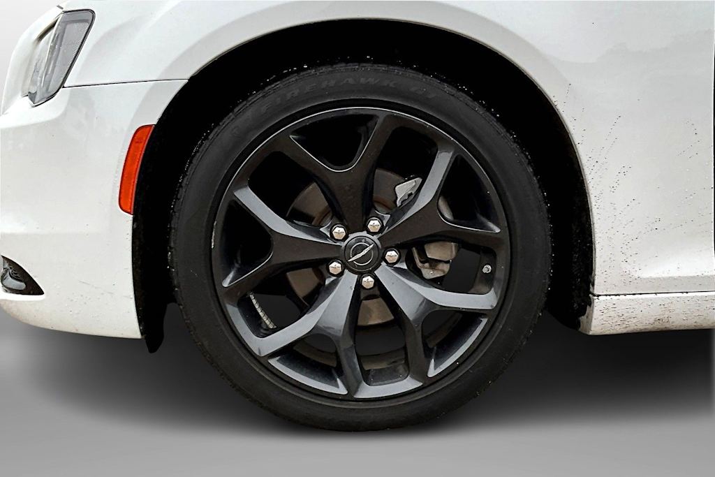 Thumbnail: 2022 Chrysler 300 - 7