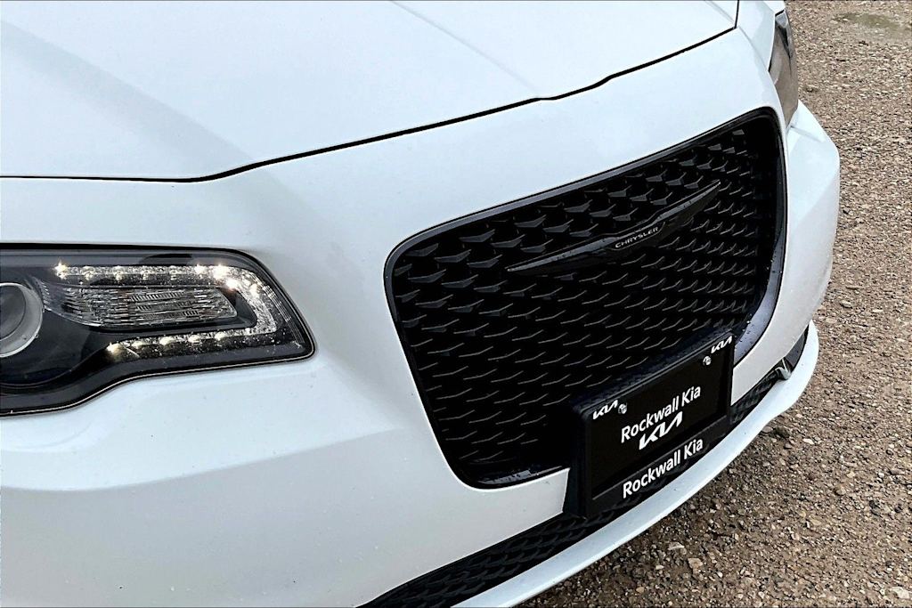 Thumbnail: 2022 Chrysler 300 - 30