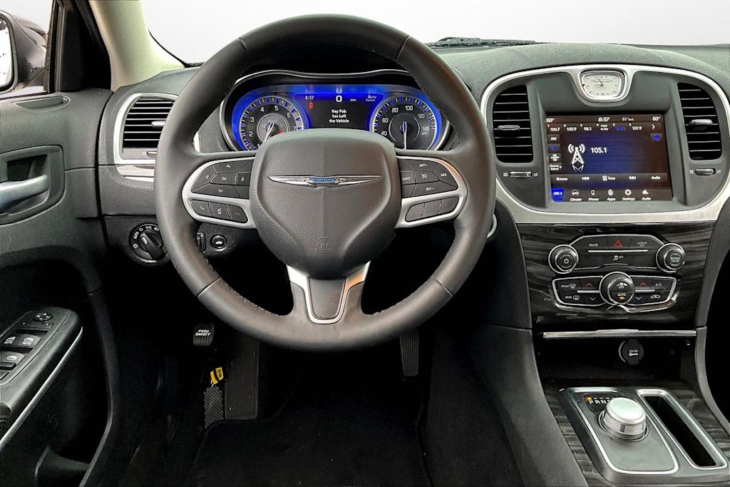 Thumbnail: 2022 Chrysler 300 - 2
