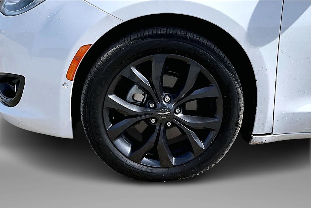 Thumbnail: 2019 Chrysler Pacifica - 6