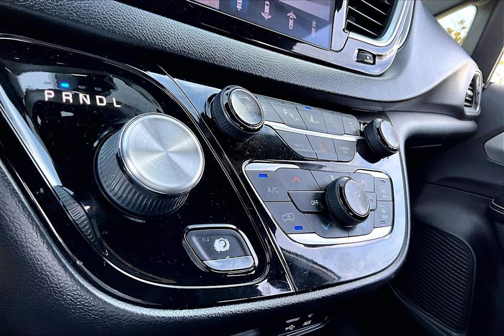 Thumbnail: 2019 Chrysler Pacifica - 13