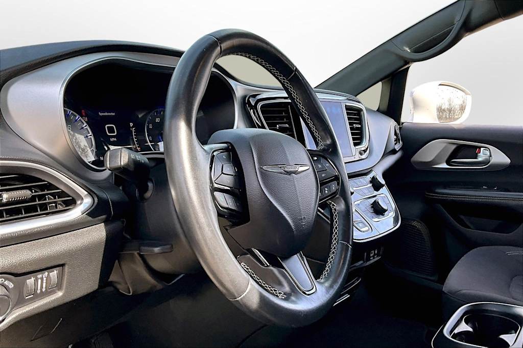 Thumbnail: 2019 Chrysler Pacifica - 7