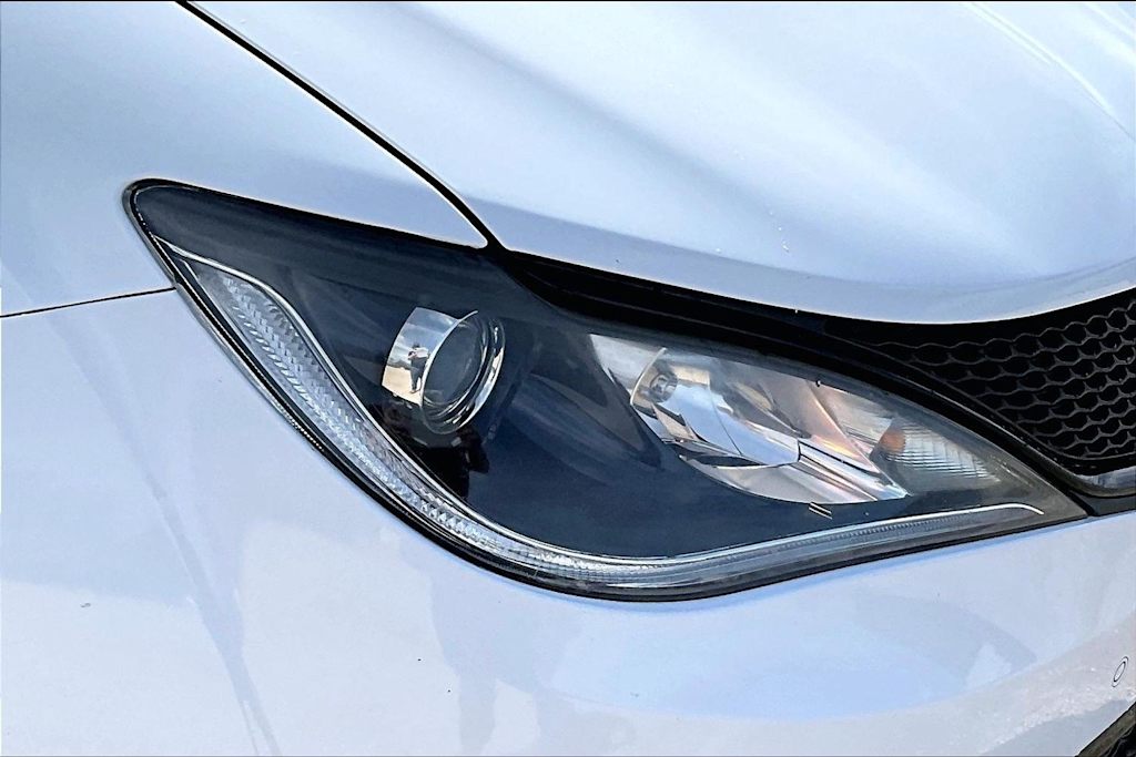 Thumbnail: 2019 Chrysler Pacifica - 27