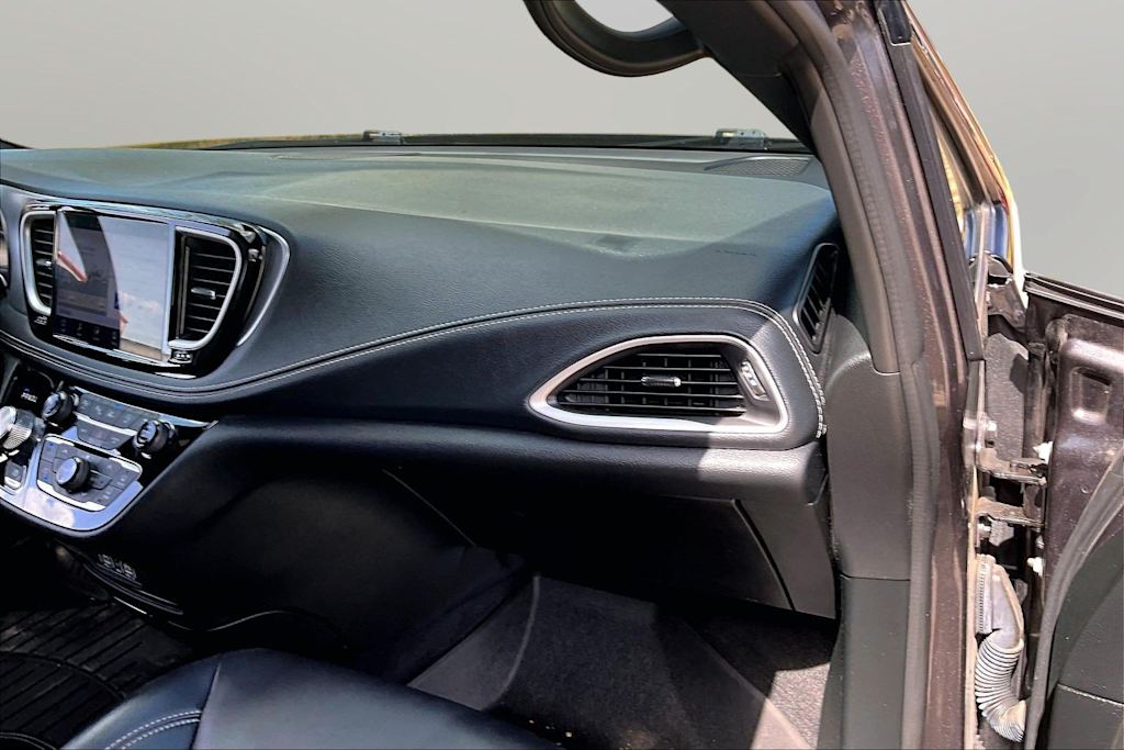 Thumbnail: 2023 Chrysler Pacifica - 18
