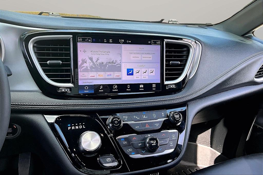 Thumbnail: 2023 Chrysler Pacifica - 12