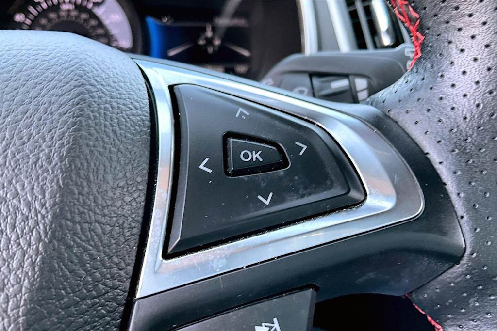 Thumbnail: 2021 Ford Edge - 21
