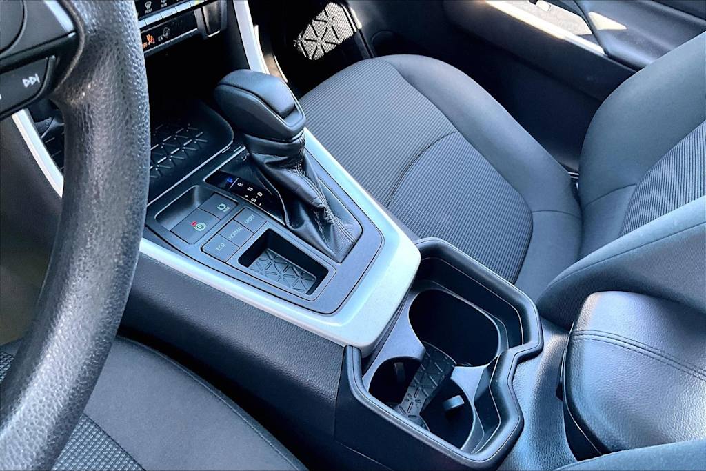 Thumbnail: 2020 Toyota RAV4 - 15