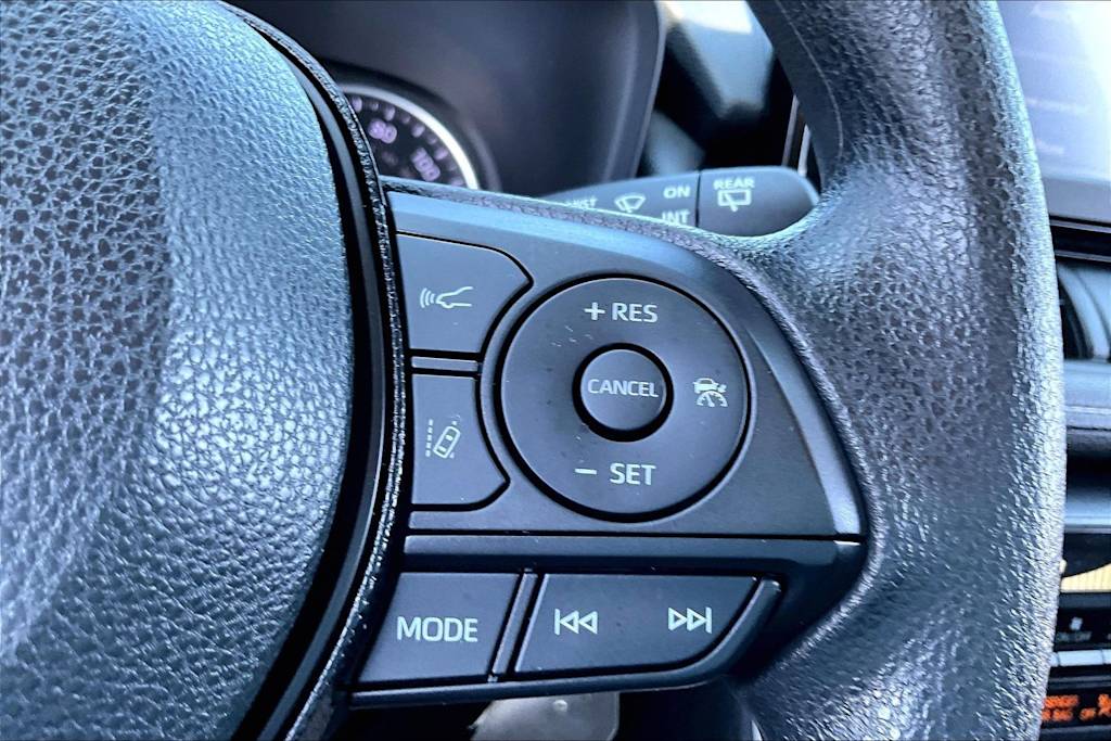 Thumbnail: 2020 Toyota RAV4 - 23