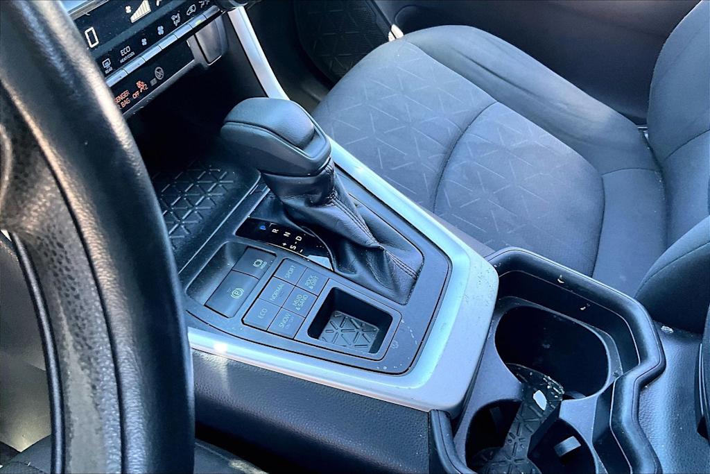 Thumbnail: 2019 Toyota RAV4 - 12
