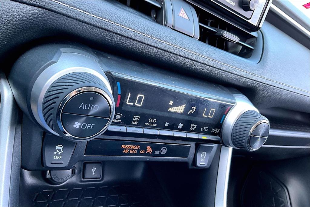Thumbnail: 2021 Toyota RAV4 - 26
