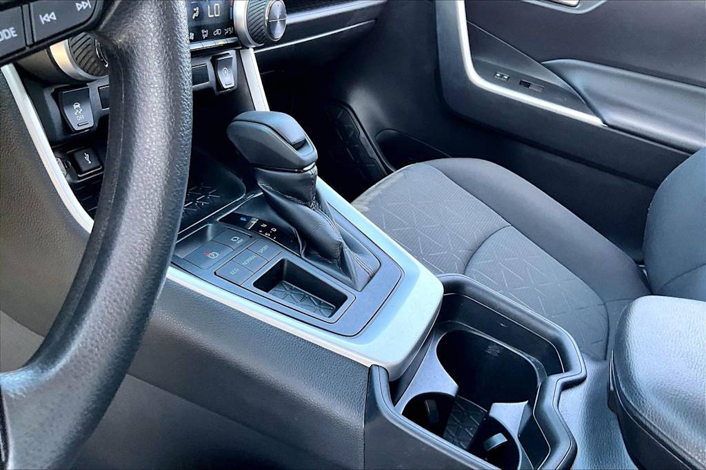 Thumbnail: 2021 Toyota RAV4 - 15
