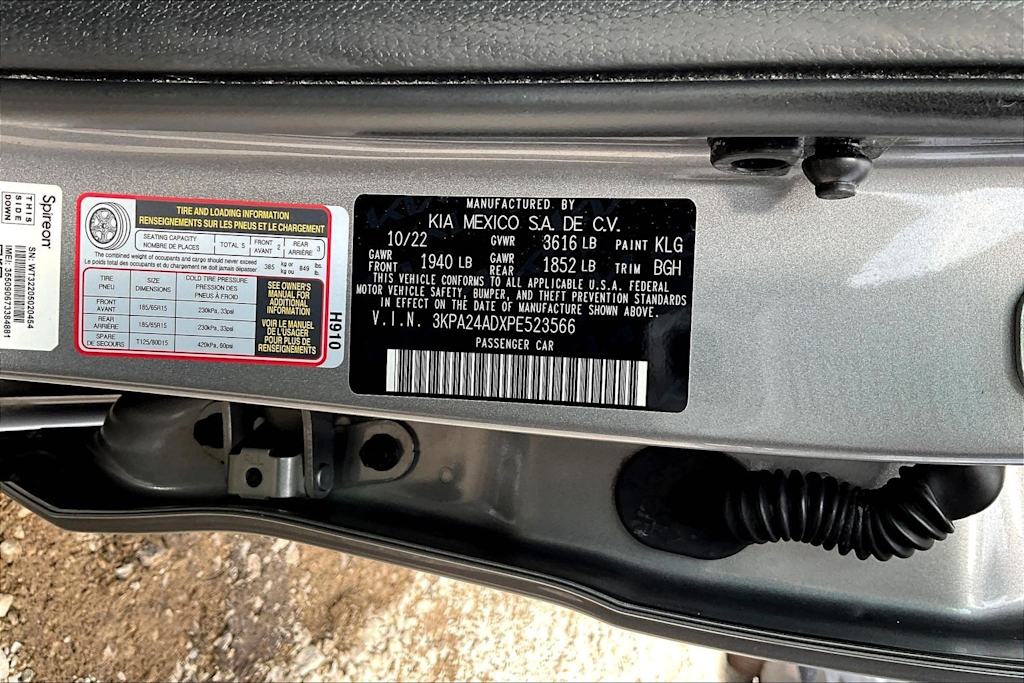 Thumbnail: 2023 Kia Rio - 18