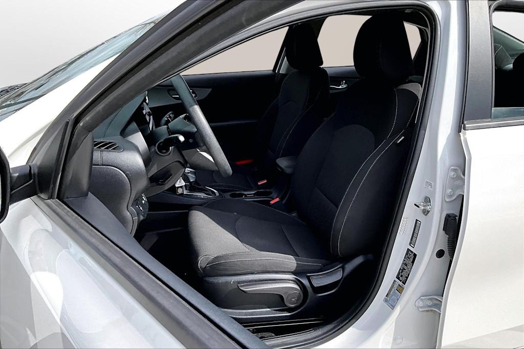 Thumbnail: 2021 Kia Forte - 24