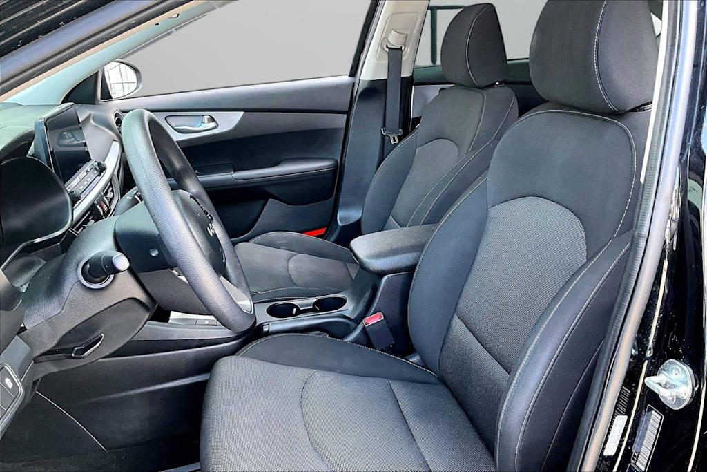 Thumbnail: 2024 Kia Forte - 9