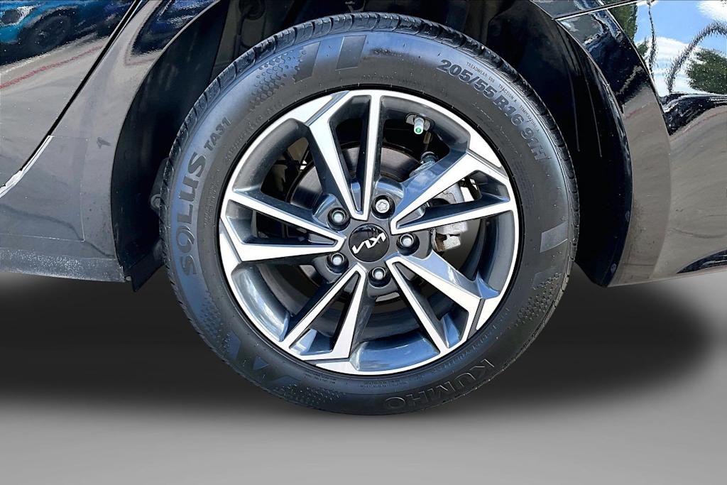 Thumbnail: 2024 Kia Forte - 6