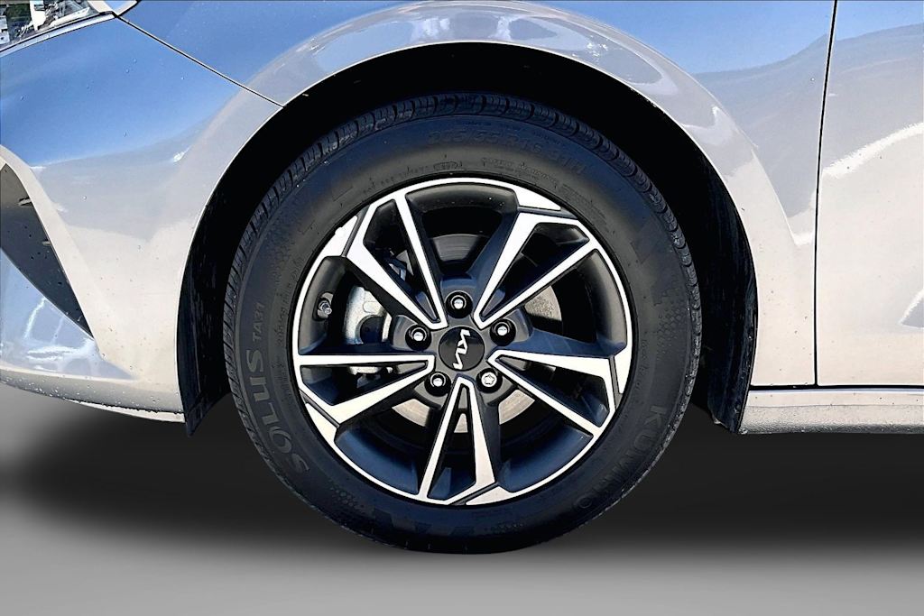 Thumbnail: 2024 Kia Forte - 6