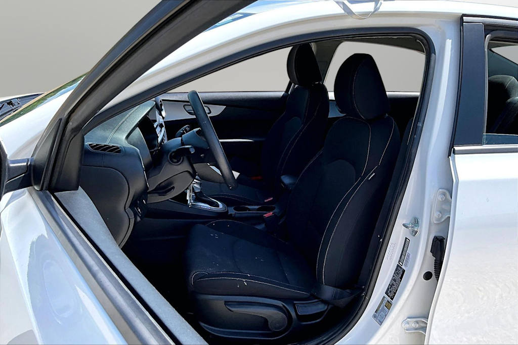 Thumbnail: 2024 Kia Forte - 9