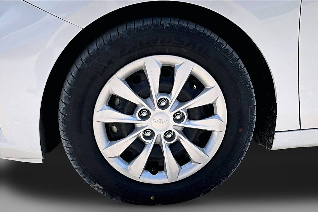 Thumbnail: 2024 Kia Forte - 6