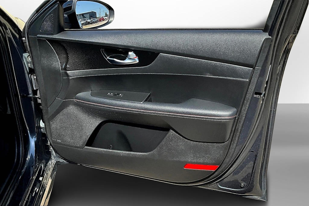 Thumbnail: 2023 Kia Forte - 23
