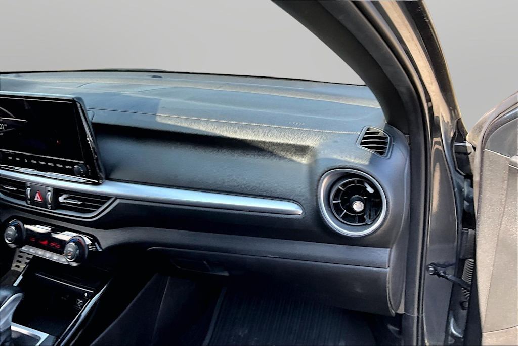 Thumbnail: 2023 Kia Forte - 18