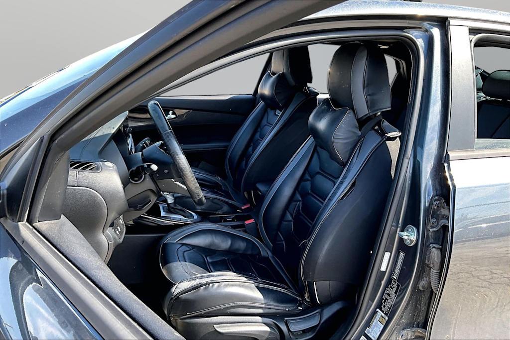 Thumbnail: 2023 Kia Forte - 9