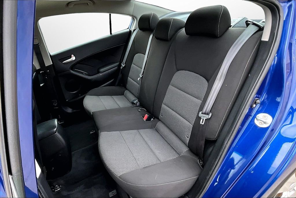 Thumbnail: 2017 Kia Forte - 11