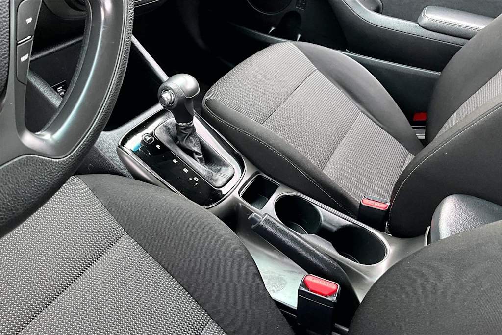 Thumbnail: 2017 Kia Forte - 15