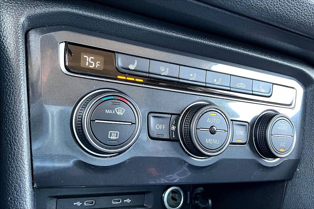 Thumbnail: 2021 Volkswagen Tiguan - 25