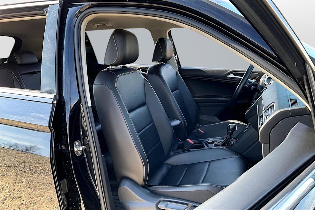 Thumbnail: 2021 Volkswagen Tiguan - 10