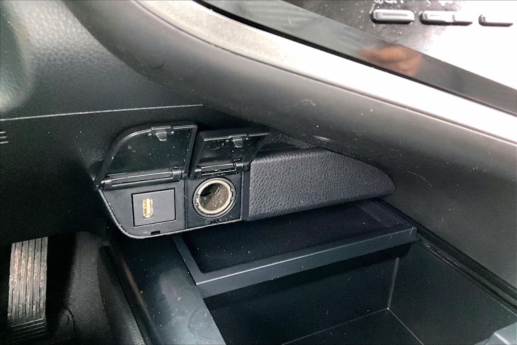 Thumbnail: 2020 Toyota Camry - 25