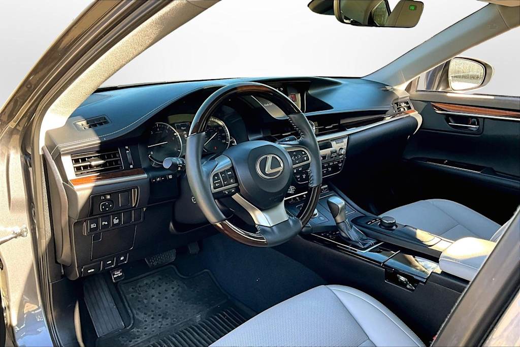 Thumbnail: 2017 Lexus ES - 12