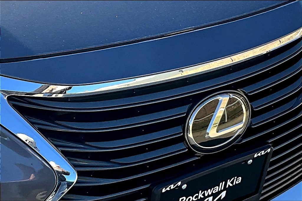 Thumbnail: 2017 Lexus ES - 6