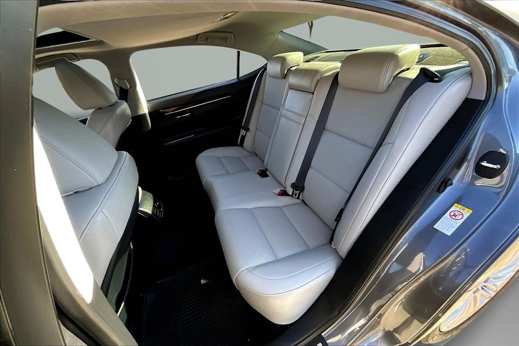 Thumbnail: 2017 Lexus ES - 11