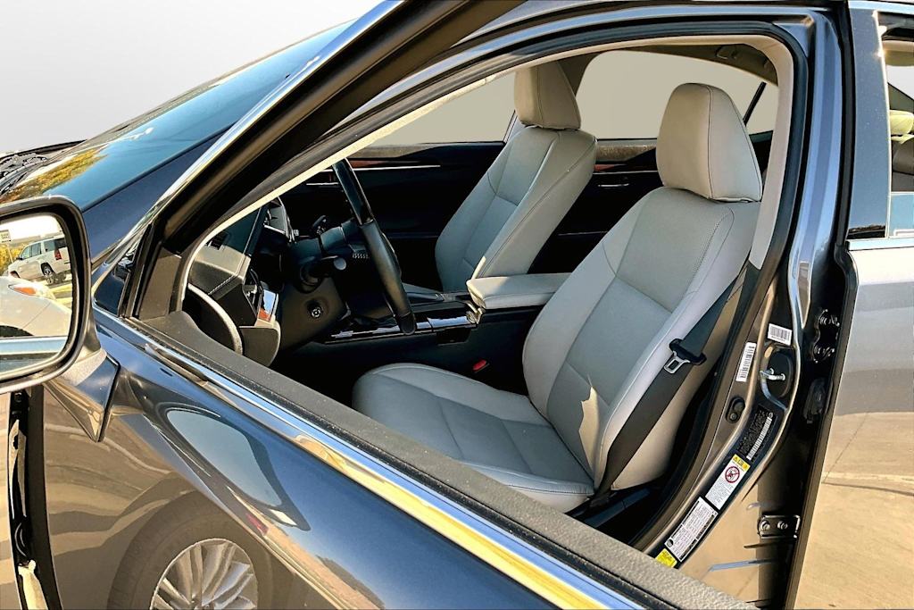 Thumbnail: 2017 Lexus ES - 10