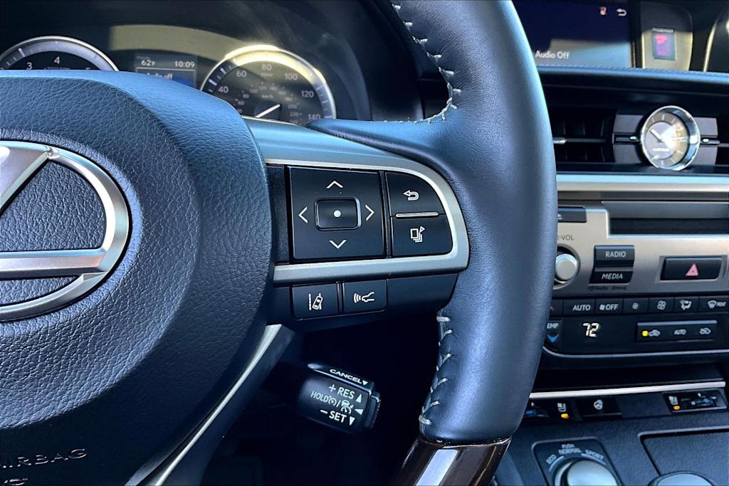 Thumbnail: 2017 Lexus ES - 26