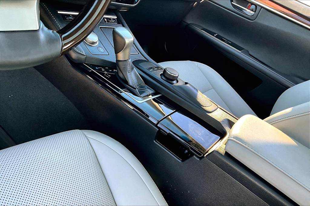 Thumbnail: 2017 Lexus ES - 20