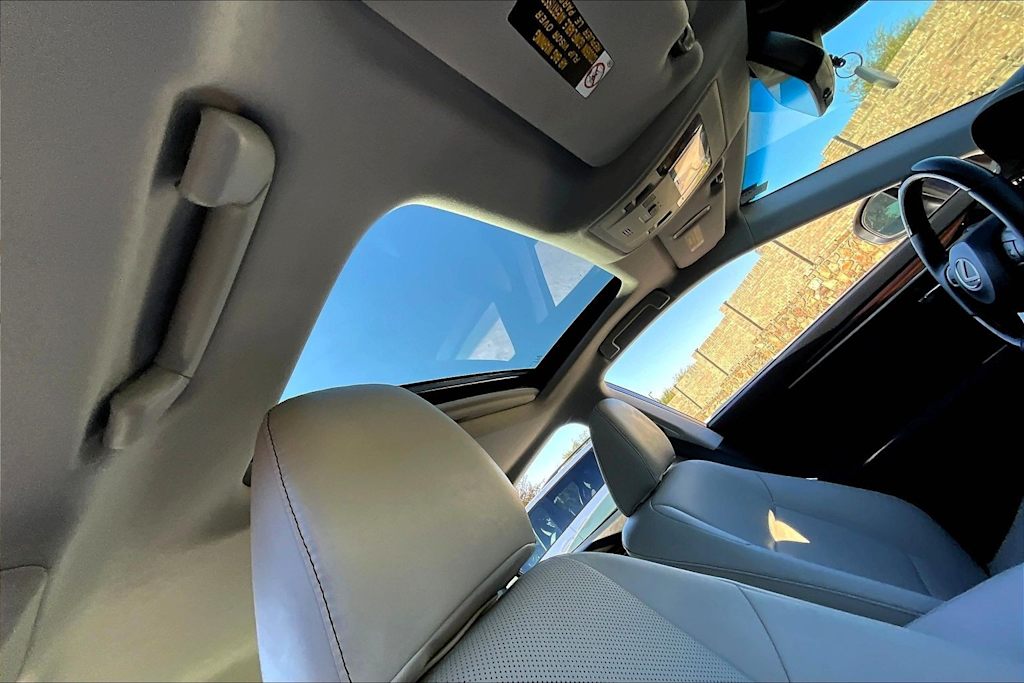 Thumbnail: 2017 Lexus ES - 22