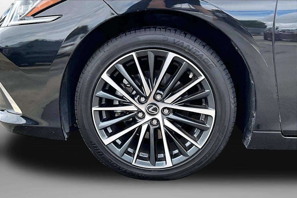 Thumbnail: 2024 Lexus ES - 7