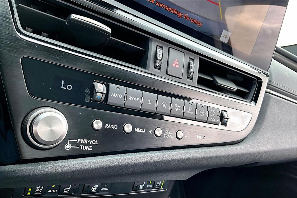 Thumbnail: 2024 Lexus ES - 25