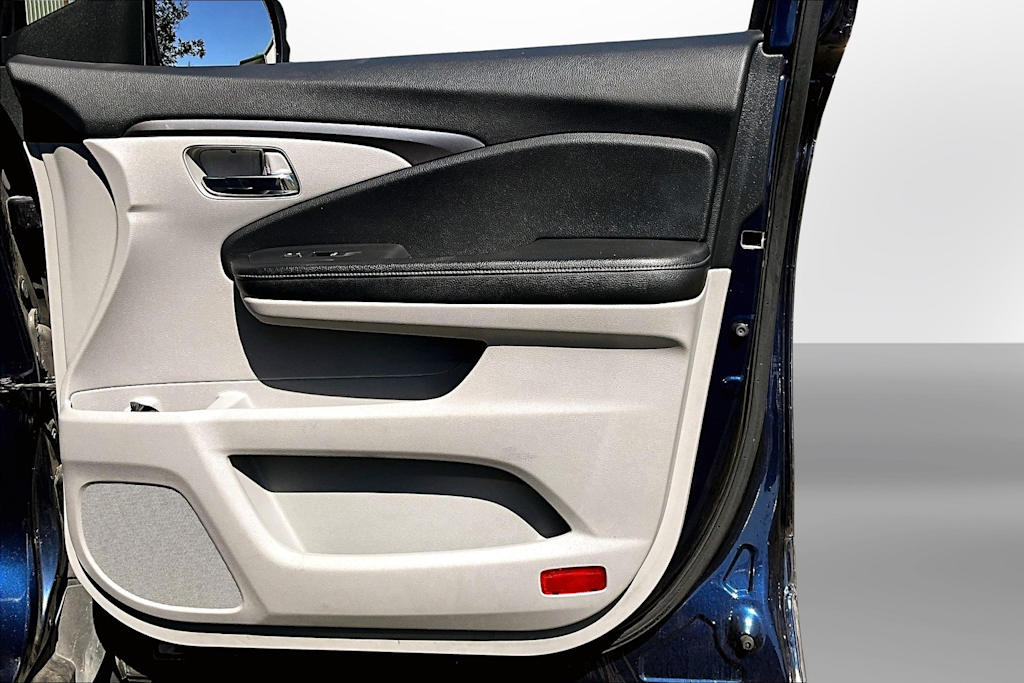 Thumbnail: 2017 Honda Ridgeline - 24