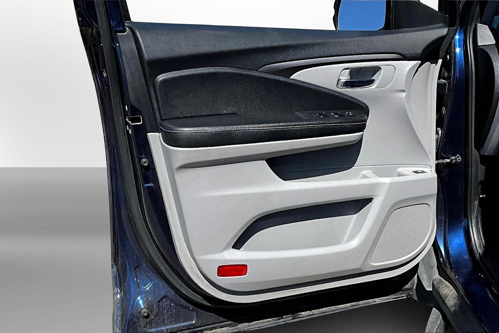 Thumbnail: 2017 Honda Ridgeline - 23