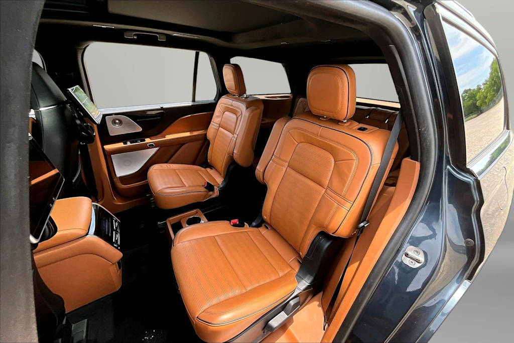 Thumbnail: 2023 Lincoln Aviator - 26