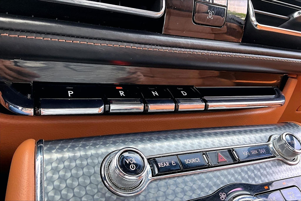 Thumbnail: 2023 Lincoln Aviator - 23