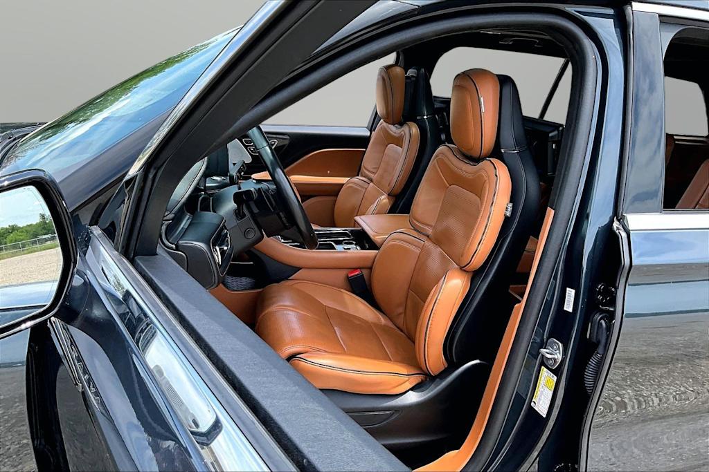 Thumbnail: 2023 Lincoln Aviator - 9