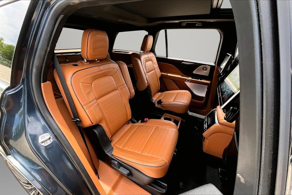 Thumbnail: 2023 Lincoln Aviator - 27
