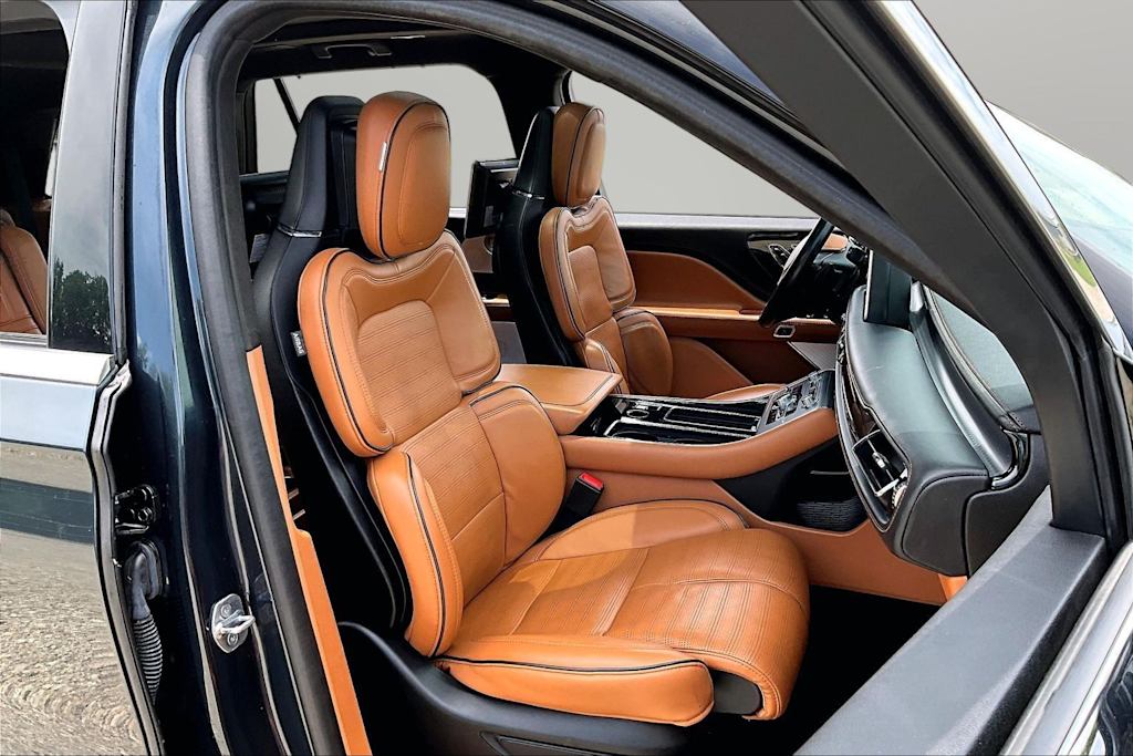 Thumbnail: 2023 Lincoln Aviator - 8