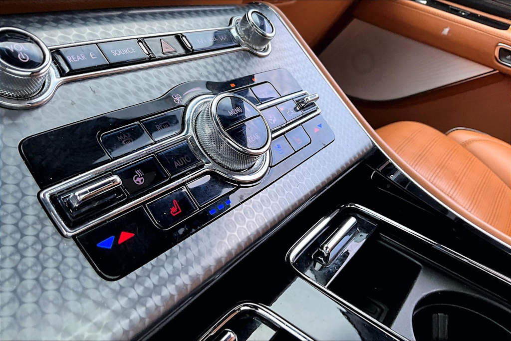 Thumbnail: 2023 Lincoln Aviator - 25
