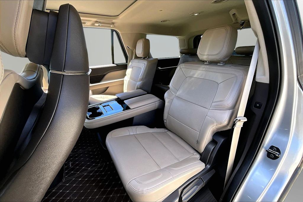 Thumbnail: 2023 Lincoln Navigator - 10